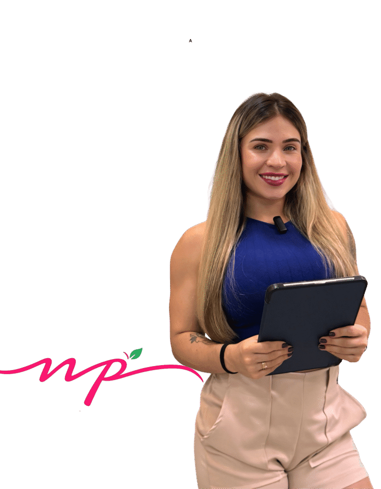 Nathália Prado segurando um tablet
